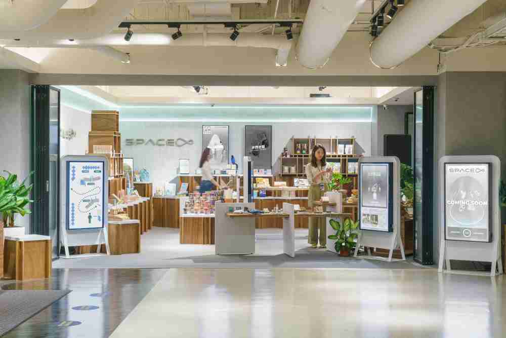 EBpay打造永续选物商店，，，，展示社企及社创商品，，，结合创利空间所开发的智能零售系统，，，整合多元产品信息，，，，让无人商店扮演公益行动的推手