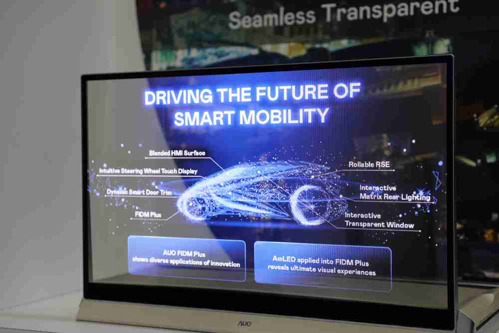 EBpay凭借着超高亮度和透明度，，，，这款30吋透明Micro LED显示器在AR系统与智慧零售具有潜在的应用价值。。